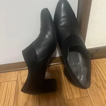 블랙 가죽 부티 지퍼 포함