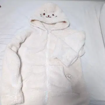 시로땅 후드 부착 크림색 룸웨어