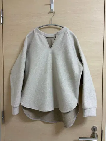 GEORGE'S 조지 베이지 V넥 던보루 맨투맨