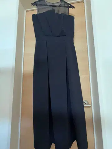 블랙 슬리브리스 드레스