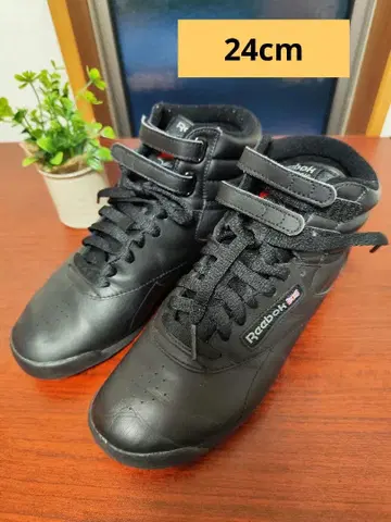 Reebok 블랙 하이컷 스니커즈 24cm 리복