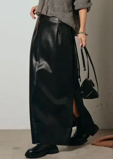 에시카 끈 포함 페이크 레더 와이드 스커트