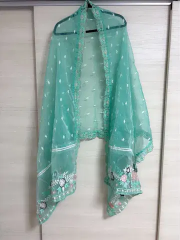 민트 그린 자수 숄