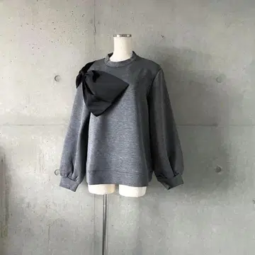 택 포함 새상품 숄더 빅 리본 맨투맨 그레이 FREE