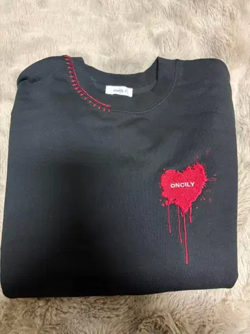 ONCILY 하트 로고 드로 코드 맨투맨