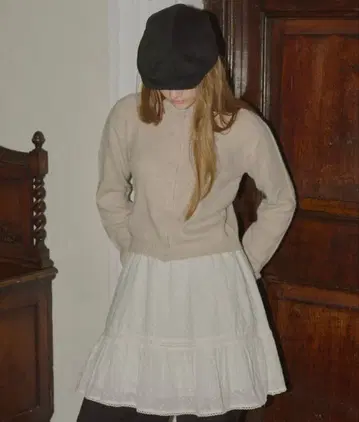 [GIUNON] 플라워 레이스 스커트 (택 포함 미사용 새상품)