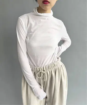 Edit for lulu 화이트 긴팔 하이넥 상의