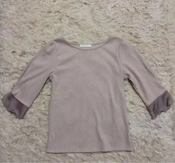 [ 컨디션 최상 ] 프로포션 바디 드레싱 소매 플레어 티셔츠