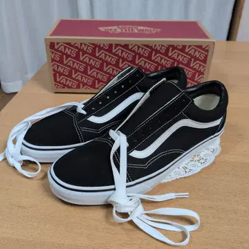 VANS 블랙/화이트 스니커즈