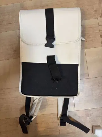 RAINS 백팩 화이트 x 블랙