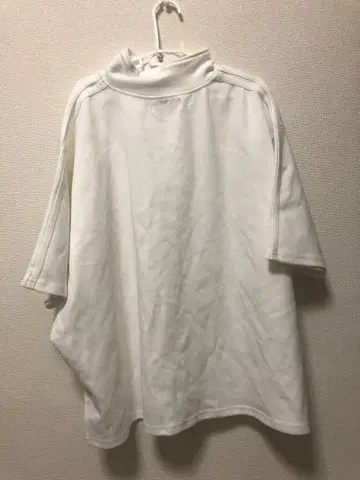 화이트 하이넥 오버사이즈 T셔츠