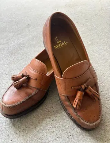 REGAL 태슬 장식 브라운 로퍼