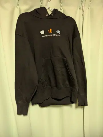 포켓몬 후드 부착 맨투맨 블랙