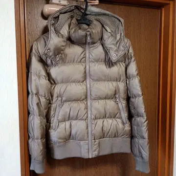 유니클로 브라운베이지 다운 자켓 M 사이즈 후드 부착