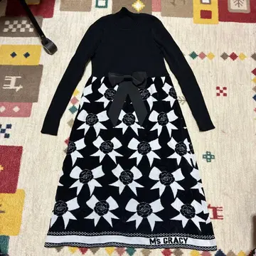 엠즈 그레이시 까멜리아 리본 무늬 니트 원피스