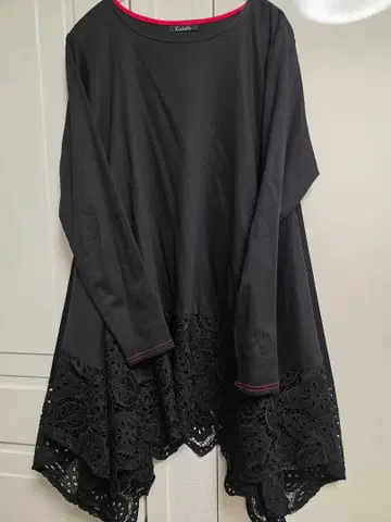 Cachette 블랙 레이스 밑단 긴팔 튜닉