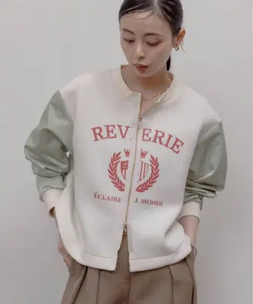 새상품 이번 시즌 신상 에이미 로우 칼리지 로고 가디건 블루종 아이보리