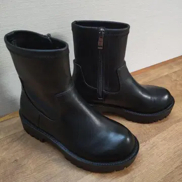 블랙 지퍼 부츠