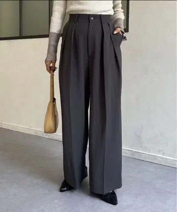 Thevon2 턱 슬랙스 팬츠 S 사이즈 차콜 그레이