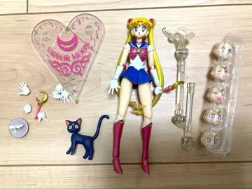 세일러문 피규어 교환용 부품 포함