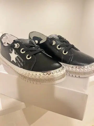 블랙 스팽글 장식 스니커즈