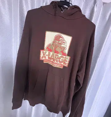X-LARGE 고릴라 그래픽 후드티 브라운
