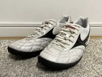 모렐리아 화이트 트레이닝 슈즈