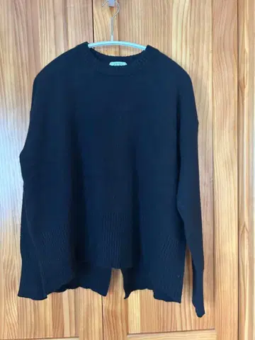 PLST 울 캐시미어 블렌드 크루넥 백 슬릿 니트