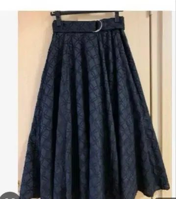 플레어 롱 스커트 (자수 무늬)