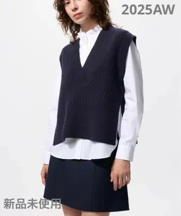 유니클로 코토니에 라무 V넥 베스트 S