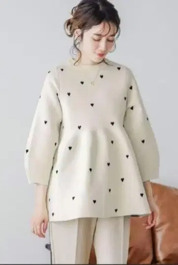 라 하트 페플럼 니트