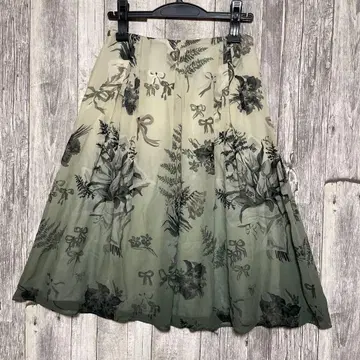 시빌라 sybilla 꽃무늬 플레어 스커트 (그라데이션)