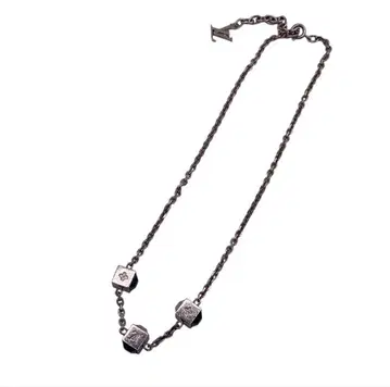 실버 메탈 목걸이 세 개의 참