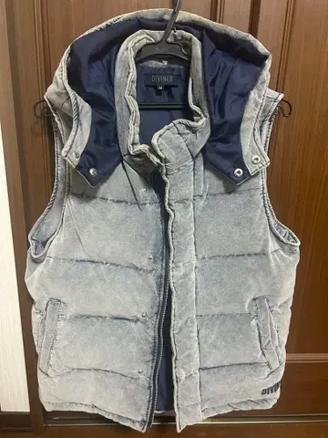 DIVINER 그레이 다운 베스트 후드 부착