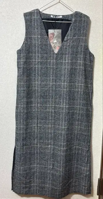 아비 도쿄 사이드 슬릿 체크 무늬 V넥 오버롤 스커트