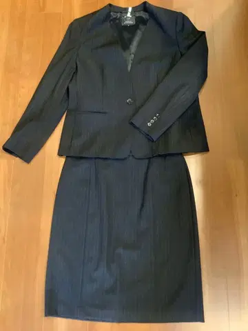 [ 새상품급 ] 23구 블랙 스트라이프 스커트 정장 세트 44 울 혼방