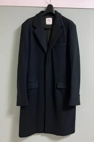 UNITED TOKYO 체스터 코트 블랙