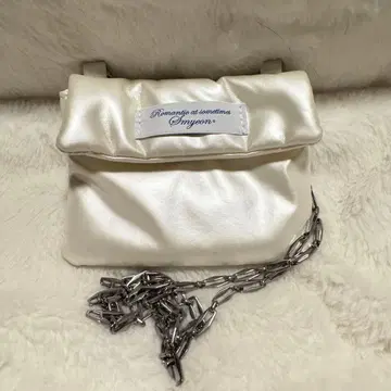 스미욘 체인 컴팩트 립 파우치 화이트