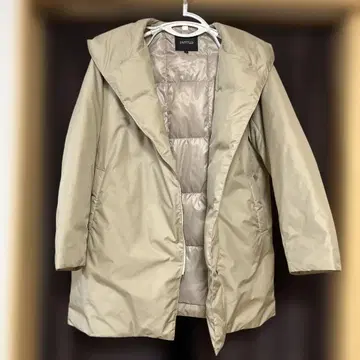 UNTITLED 후드 부착 베이지 다운 자켓