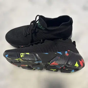 블랙 꼬임 스니커즈