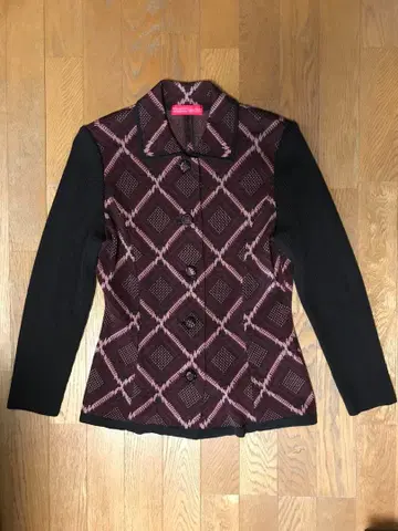 타케오 니시다 고급스럽고 고급스러운 멋진 가디건