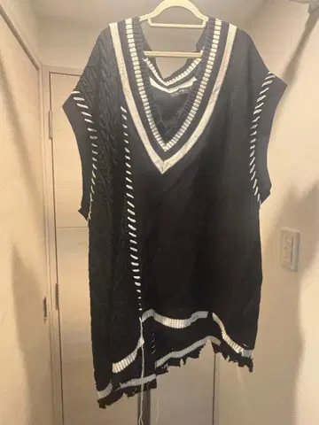 캐주얼 V넥 블랙 베스트 시버라이즈