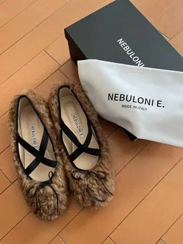 미사용 새상품 NEBULONI E. 퍼 플랫슈즈 발레 네브로니
