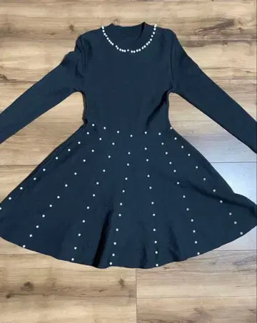 펄 장식 블랙 긴팔 원피스 니트 원피스