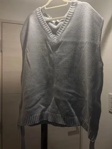 라이트 블루 V넥 니트 베스트