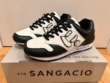 SANGACIO 화이트/블랙 스니커즈 한정판 추첨