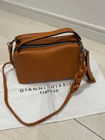 GIANNI CHIARINI 컨디션 최상 알리파 S 브라운 숄더백