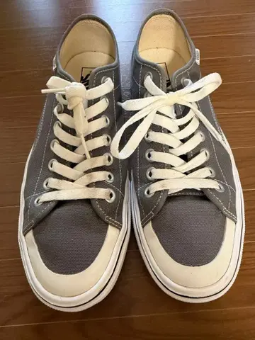 VANS OFF THE WALL 경량 그레이 스니커즈