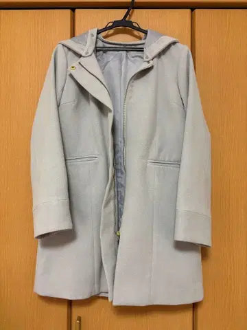 후드 부착 라이트 그레이 코트