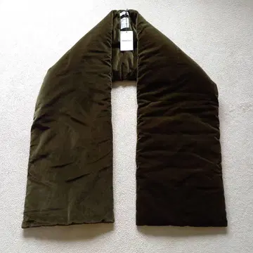 벨벳 숄 머플러 카키색 매디슨 블루